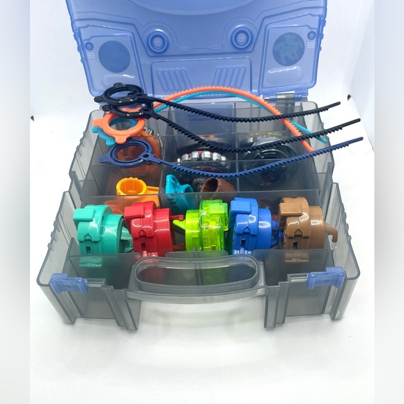 Beyblade Metal Masters Lot of 5 With Carrying Case and Accesories - Picture 3 of 9